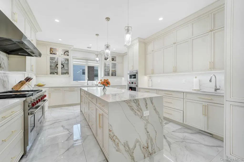 783 Oakleigh Road North Woodmere NY 11581