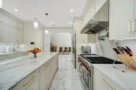 783 Oakleigh Road North Woodmere NY 11581