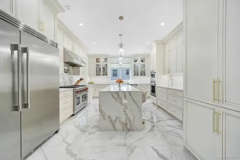 783 Oakleigh Road North Woodmere NY 11581