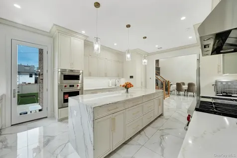 783 Oakleigh Road North Woodmere NY 11581