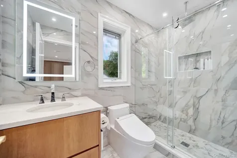 783 Oakleigh Road North Woodmere NY 11581