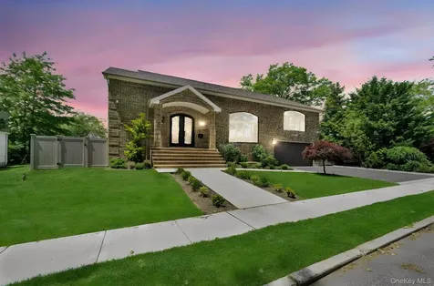783 Oakleigh Road North Woodmere NY 11581
