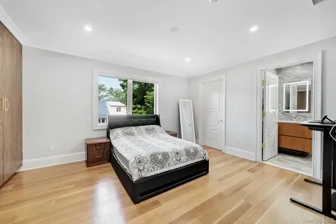 783 Oakleigh Road North Woodmere NY 11581