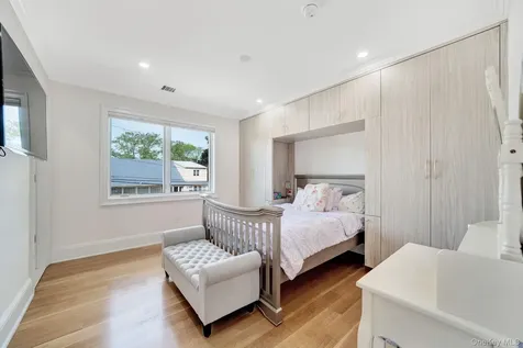 783 Oakleigh Road North Woodmere NY 11581