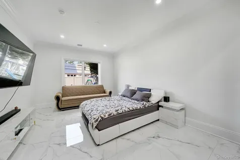 783 Oakleigh Road North Woodmere NY 11581