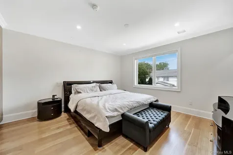 783 Oakleigh Road North Woodmere NY 11581