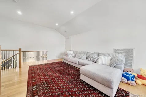 783 Oakleigh Road North Woodmere NY 11581