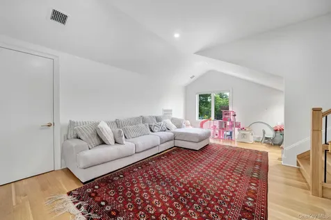 783 Oakleigh Road North Woodmere NY 11581
