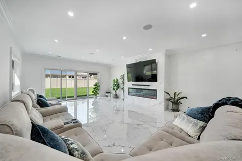 783 Oakleigh Road North Woodmere NY 11581