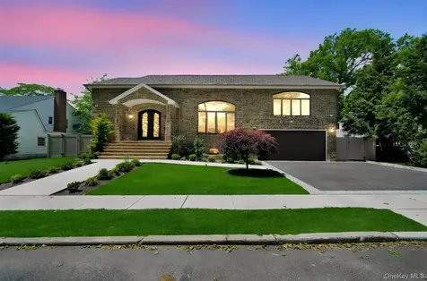 783 Oakleigh Road North Woodmere NY 11581