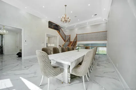 783 Oakleigh Road North Woodmere NY 11581