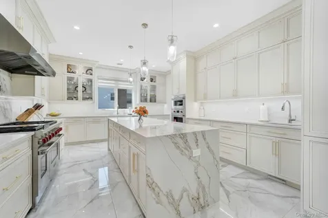 783 Oakleigh Road North Woodmere NY 11581