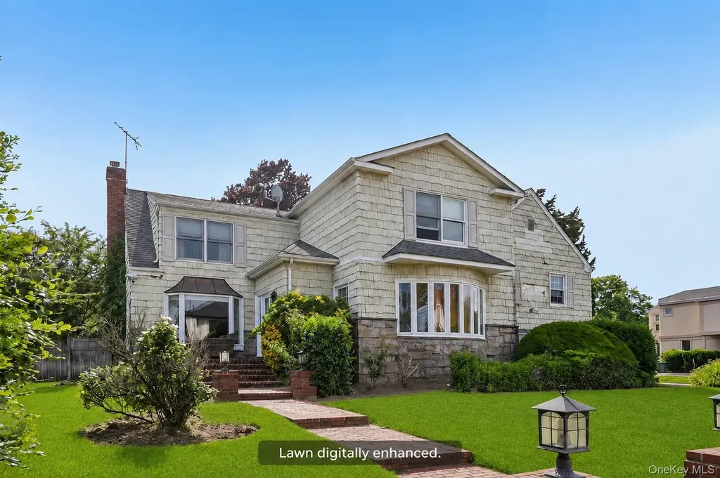 1304 Harbor Road Hewlett Harbor NY 11557