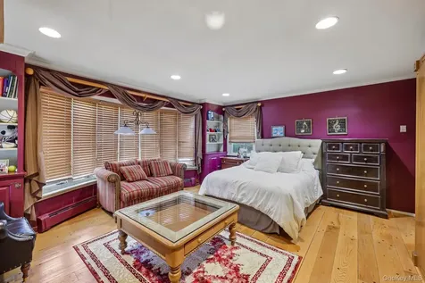 1304 Harbor Road Hewlett Harbor NY 11557