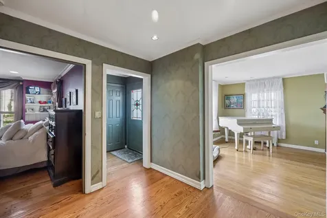 1304 Harbor Road Hewlett Harbor NY 11557