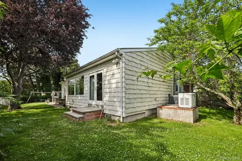 1304 Harbor Road Hewlett Harbor NY 11557