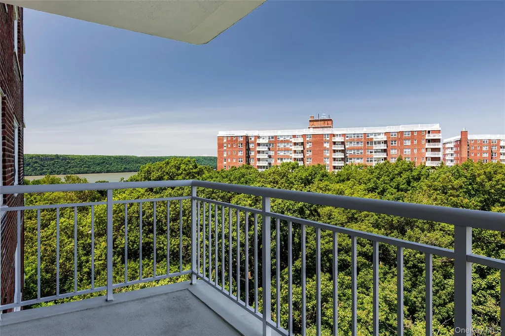 3935 Blackstone Avenue Bronx NY 10471
