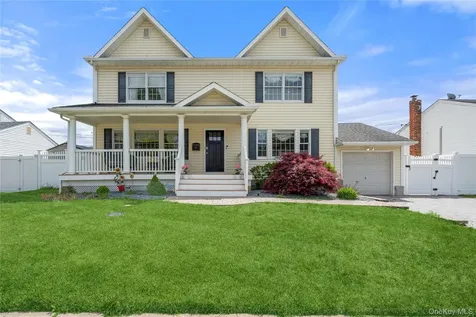 47 Syosset Circle Syosset NY 11791