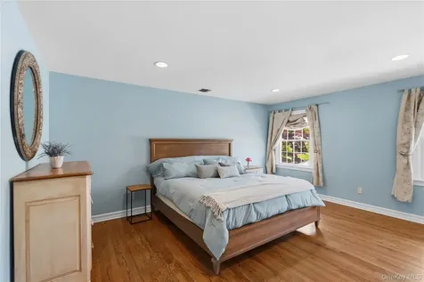 47 Syosset Circle Syosset NY 11791