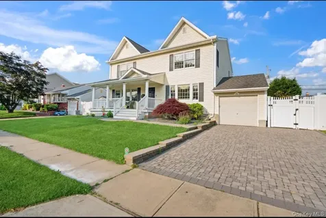 47 Syosset Circle Syosset NY 11791