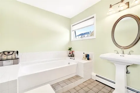 8 Lynch Court Garnerville NY 10923
