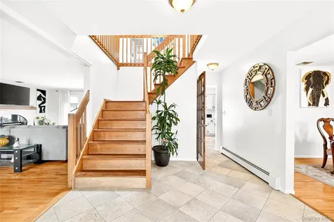 8 Lynch Court Garnerville NY 10923