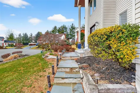 8 Lynch Court Garnerville NY 10923
