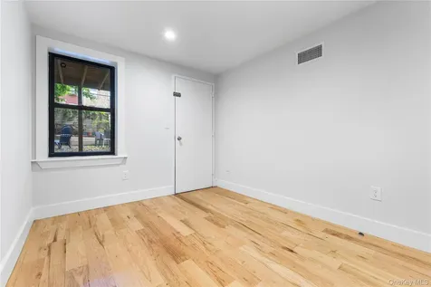 118 Cooper Street Brooklyn NY 11207