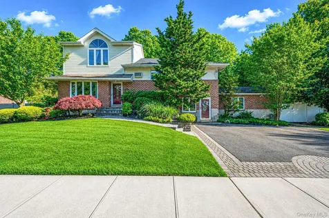 11 Lourae Drive Massapequa Park NY 11762