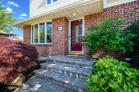 11 Lourae Drive Massapequa Park NY 11762