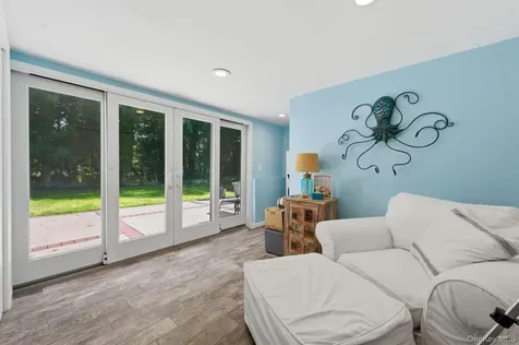 11 Lourae Drive Massapequa Park NY 11762