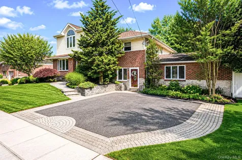 11 Lourae Drive Massapequa Park NY 11762