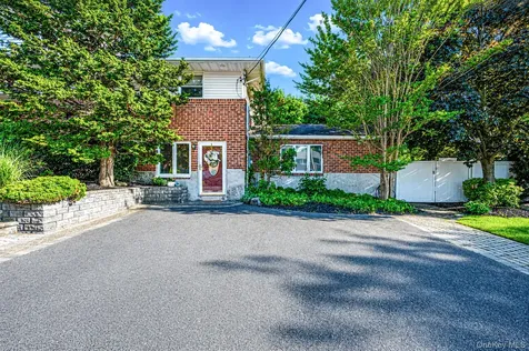 11 Lourae Drive Massapequa Park NY 11762