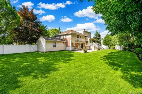 11 Lourae Drive Massapequa Park NY 11762