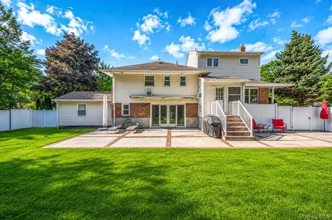 11 Lourae Drive Massapequa Park NY 11762