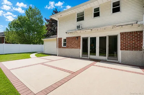 11 Lourae Drive Massapequa Park NY 11762