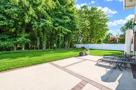 11 Lourae Drive Massapequa Park NY 11762
