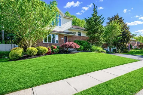 11 Lourae Drive Massapequa Park NY 11762