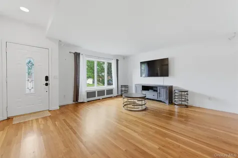 11 Lourae Drive Massapequa Park NY 11762
