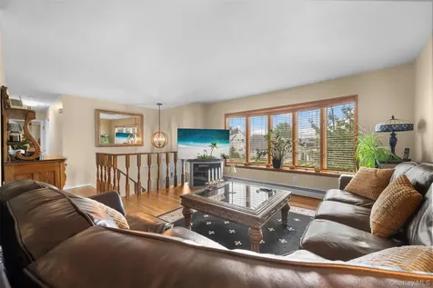 117 Washington Place Massapequa NY 11758