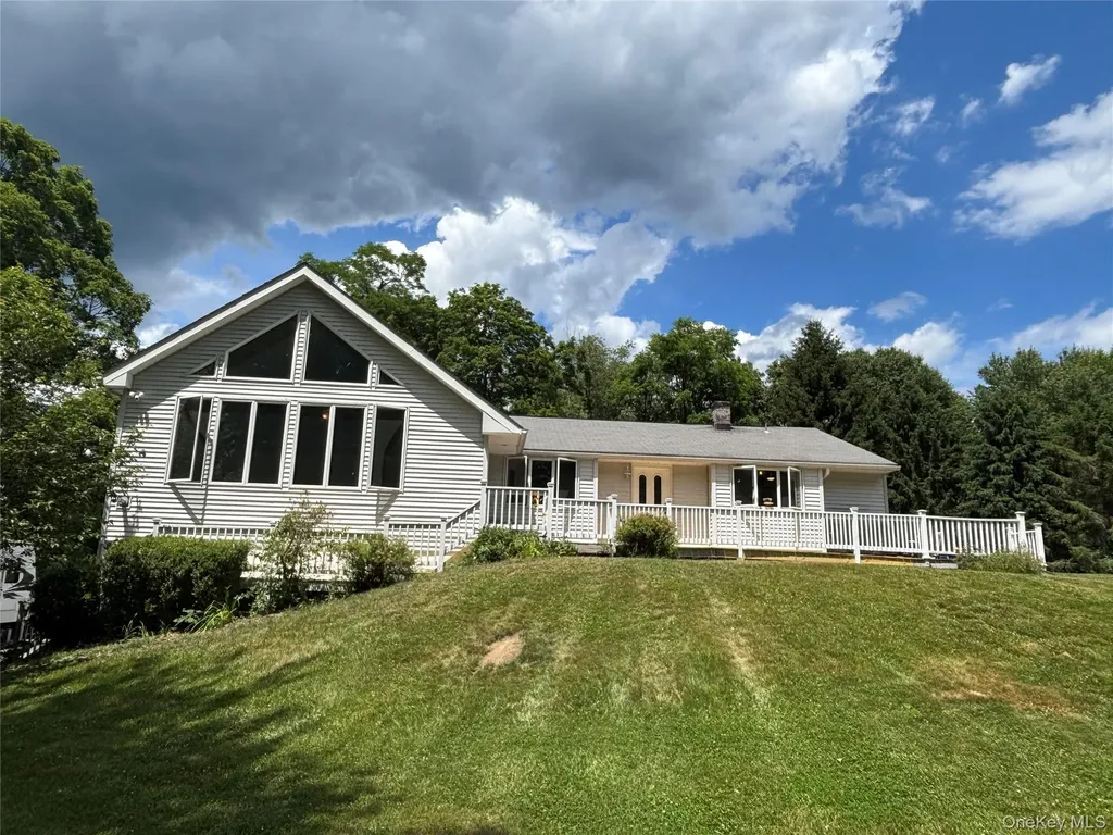 8 Trillium Road Pleasant Valley NY 12569