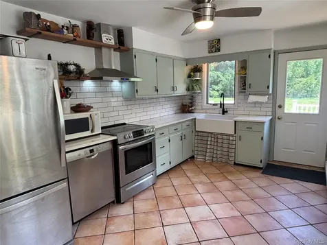 8 Trillium Road Pleasant Valley NY 12569