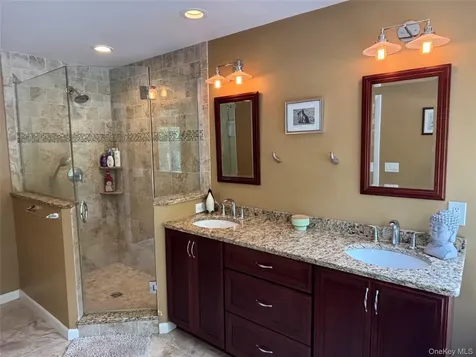 8 Trillium Road Pleasant Valley NY 12569