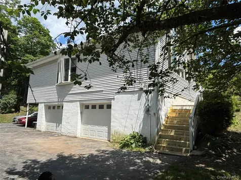8 Trillium Road Pleasant Valley NY 12569