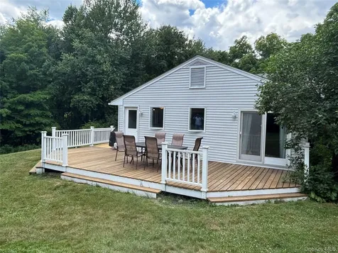 8 Trillium Road Pleasant Valley NY 12569