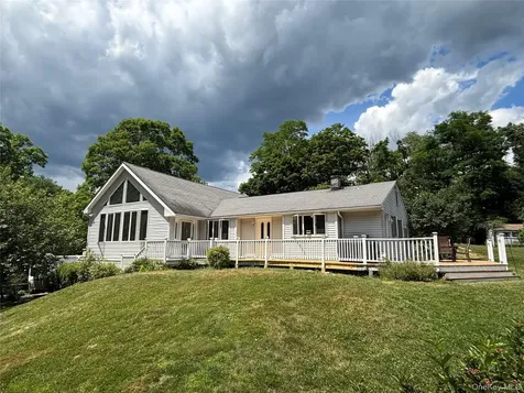 8 Trillium Road Pleasant Valley NY 12569