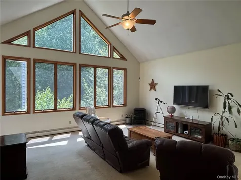 8 Trillium Road Pleasant Valley NY 12569