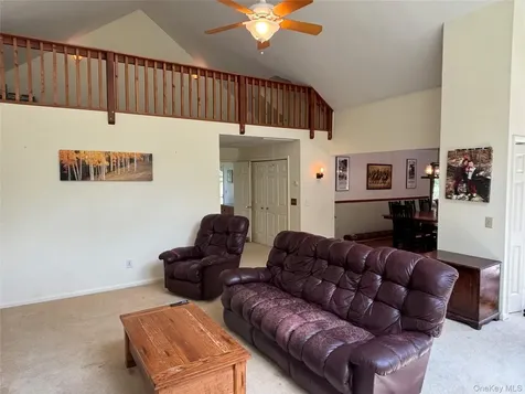 8 Trillium Road Pleasant Valley NY 12569