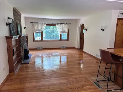 4 Petticoat Lane Beacon NY 12508