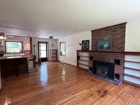 4 Petticoat Lane Beacon NY 12508